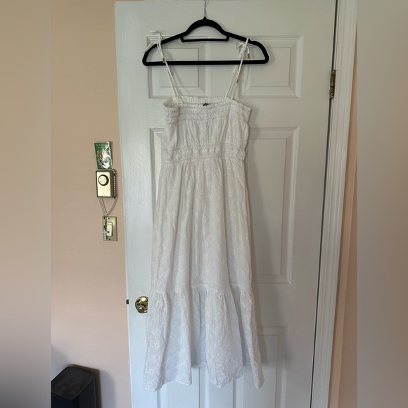Mink pink all white dress medium - Picture 2 of 3